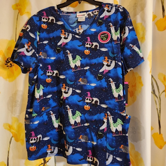 NWT Scrubstar Halloween Scrub Top with Llamas & Sloths Size XL - Picture 1 of 6